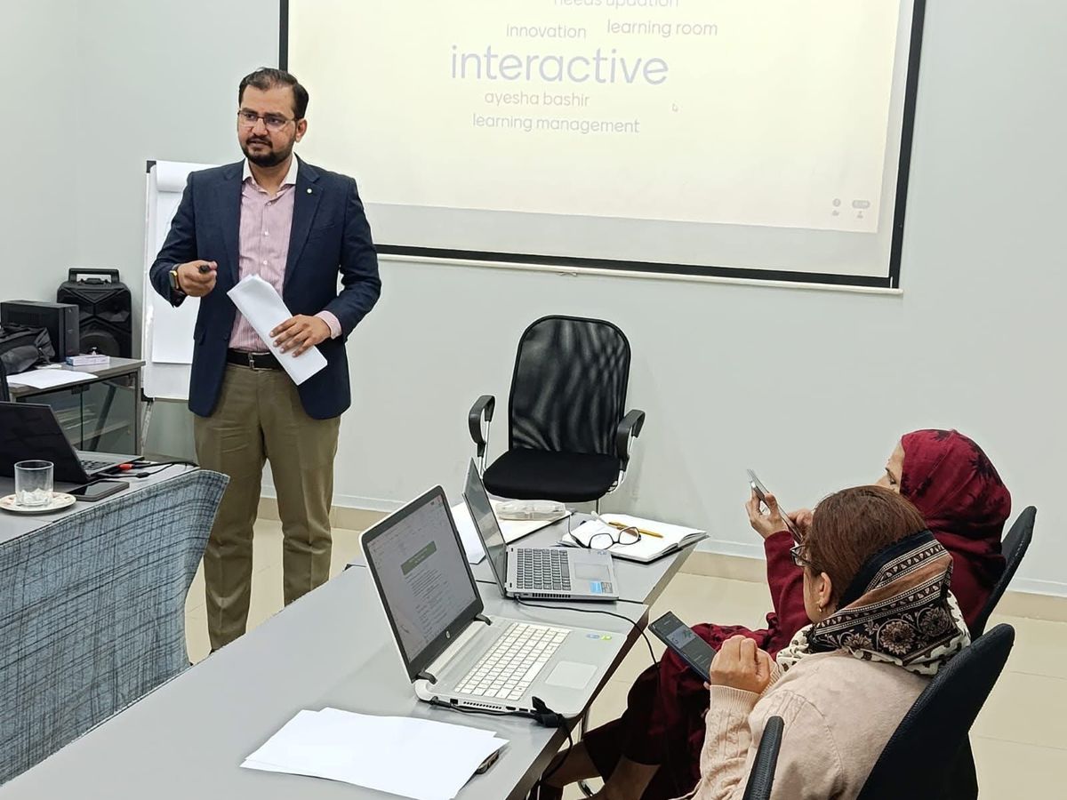 An interactive training session on learning management